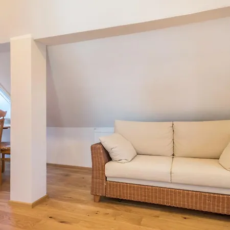 Reck Apartment *