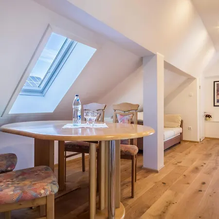 Apartment Reck *